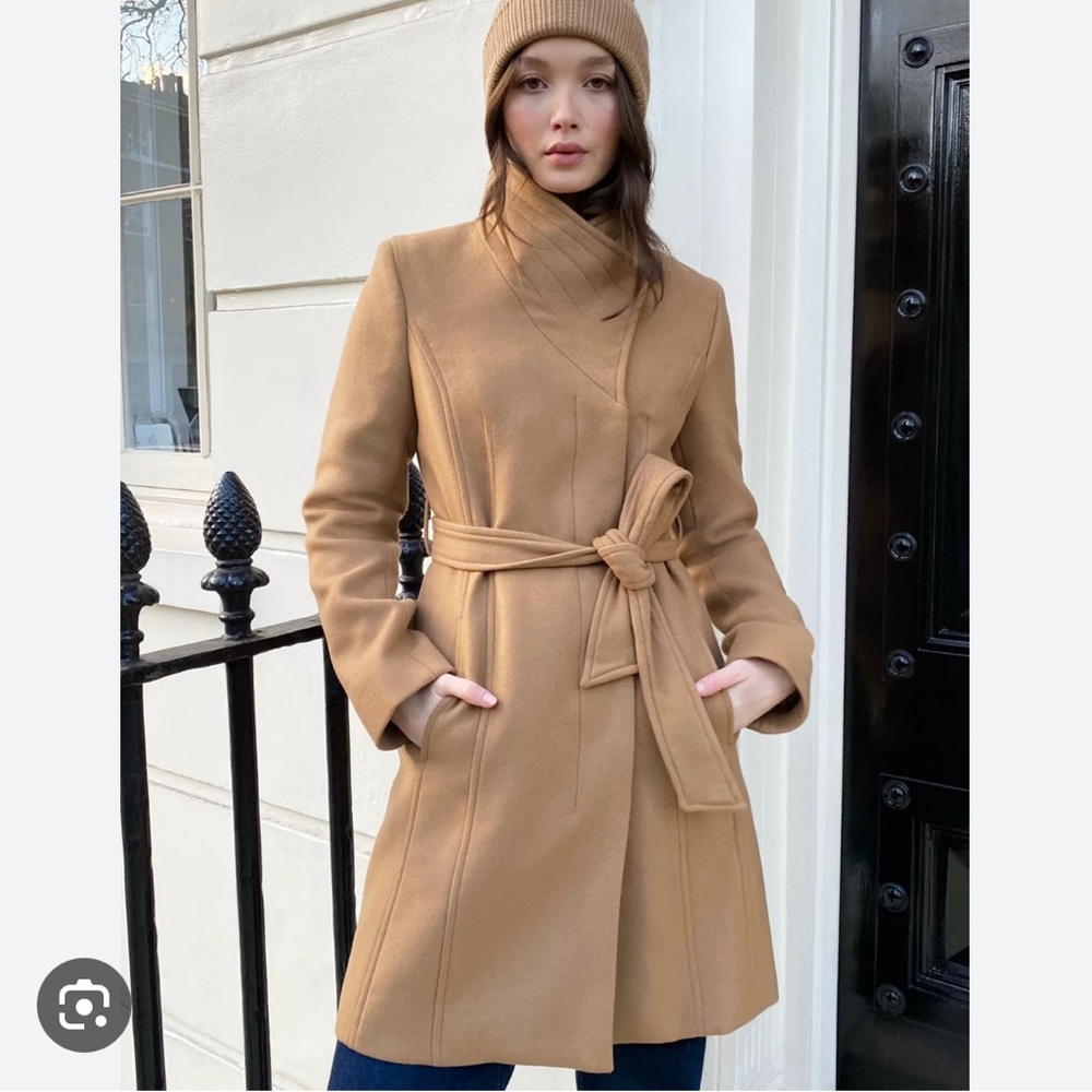 Aritzia Babaton Connor Coat Mid / Regular Length Camel